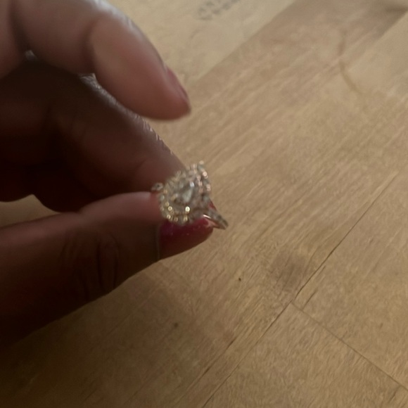 Rose gold tear drop halo diamond engagement ring (natural diamomd) size 6 - Picture 4 of 9